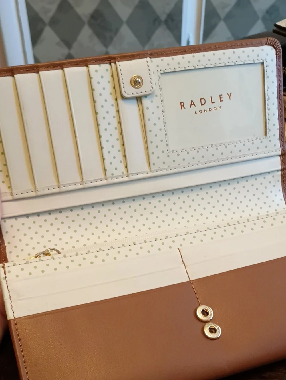 RADLEY LONDON sleek tan